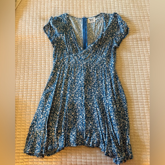 Princess Polly Dresses & Skirts - Princess Polly Floral mini dress